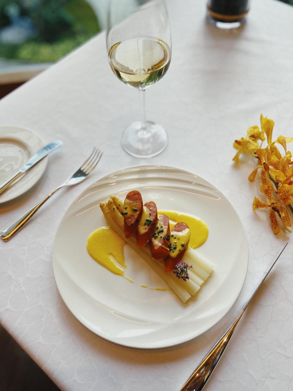 German white asparagus paired with Riesling